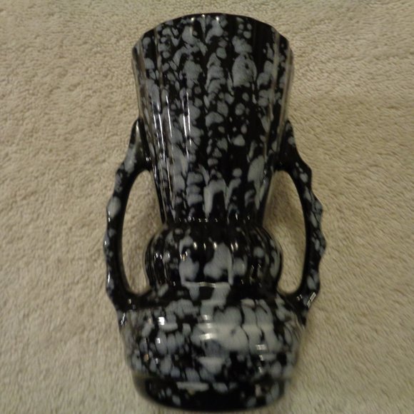 VINTAGE BLACK & WHITE MOTTLED POTTERY VASE - Picture 2 of 7